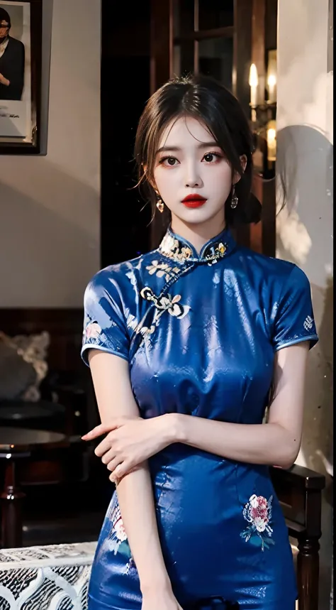 "Beautiful and lonely，Cyan cheongsam beauty，She wears lipstick，She looked up，Dark lights filled the surroundings，The atmosphere of the night，Full of vintage，She missed her lover，Deeply shrouded in sadness，The picture is HD，A masterpiece。"