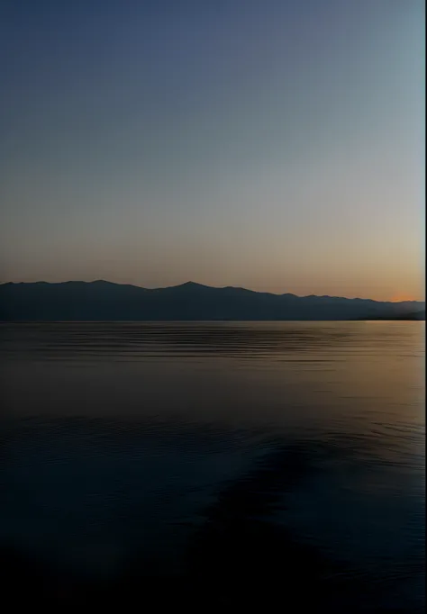 the setting sun、early evening、、lakeside、wave、​​clouds、evening light、blues