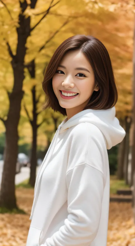 The face is a hostess、Clothes are white hoodies、hiquality、A hyper-realistic、healthy、Smiling expression、Slender perfect figure、Japan beauties、beautidful eyes、face perfect、Beautiful skin、Trip、Autumn leaves in the background