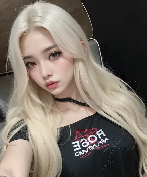 um Close up de uma mulher com longos cabelos loiros vestindo uma camisa preta, her hair is white, ava max, Parque Roseanne do Blackpink, Tifa Lockhart com cabelos brancos, Retrato de Jossi de Blackpink, 韓国アイドル, jossi do blackpink, com longos cabelos branco...