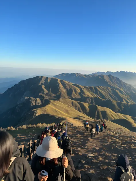 People are climbing mountains，Enjoy mountain views, 8 k. filling of the view, 8 k. filling most of the view, moutain in background, Far view, view from top, hilltop, At the top of a mountain, At the summit, As far as the eye can see, on top of mountain