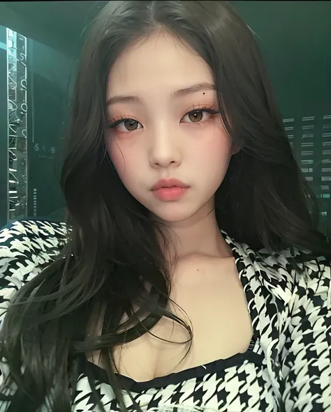 un primer plano de una mujer con el pelo largo con un top blanco y negro, blackpink jennie, jossi de blackpink, parque roseanne ...