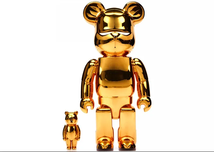 There is a golden bear statue with a small golden bear, Bear Brick, supreme, Sofubi, Half half-bear robot, Corps en or, ƒ/5.6, 2014, 2 0 1 4, 24K, Franck KOzik, Oz, United States, 2013, Sam Hyde in a Golden Suit, gold-plated, 20k effect tableau mona liza a...