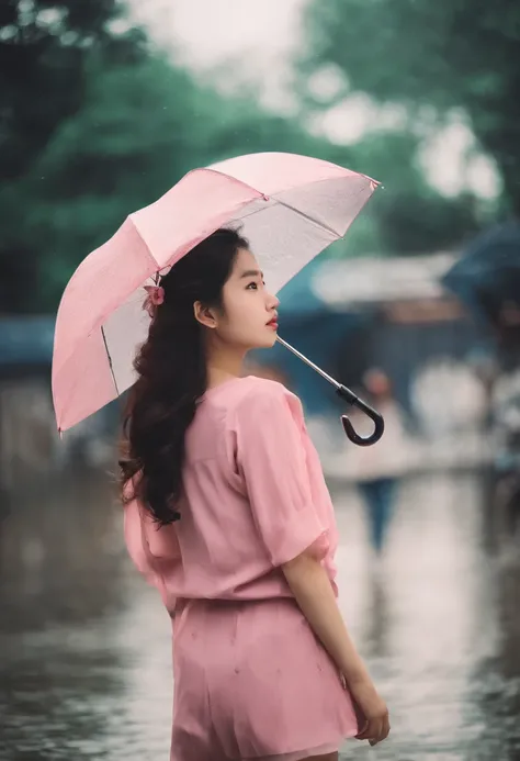 I see a young girl，She wore shorts and a pink top。，Carry a small bag，Fine hair floating in the breeze。she has beautiful face，eyes are clear and bright。 The girl had a special umbrella，This umbrella is transparent，frilld，the surface of the umbrella is wide ...