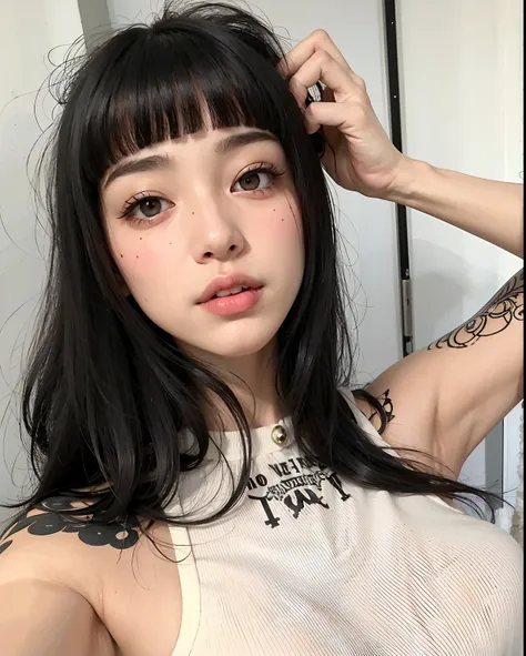 Un primer plano de una mujer con cabello largo y un tatuaje en el brazo, Ella tiene el pelo negro con flequillo, flequillo largo y recto, 🤤 girl portrait, flequillo recto, chica linda-fina-cara, beautiful asian girl, Cabello limpio con flequillo, con flequ...