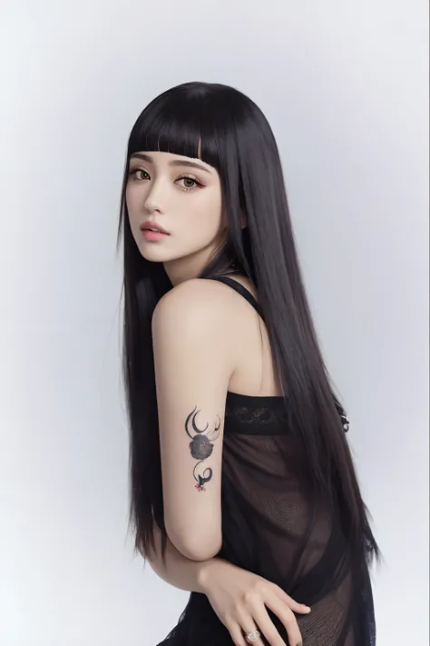 Un primer plano de una mujer con un tatuaje en el brazo, cabello blackbangs cabello, Ella tiene el pelo negro con flequillo, Gongbi, Cabello largo y negro con flequillo, dilraba dilmurat, Retrato de Jossi de Blackpink, de chica taiwanesa con tatuajes, port...