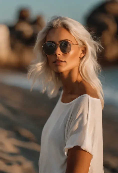 Theres a woman with white hair and street clothes posing, na praia,  bespectacled, sorrindo, corpo inteiro, Modelo feminina de 24 anos, menina do cabelo prateado, menina com cabelo branco, Posando, menina com cabelo branco curto, By the light of the beach,...