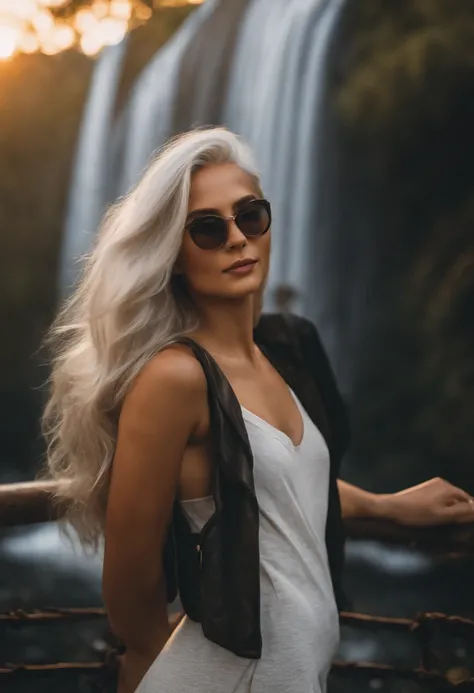 Theres a woman with white hair and street clothes posing, na cachoeira,  bespectacled, sorrindo, corpo inteiro, Modelo feminina de 24 anos, menina do cabelo prateado, menina com cabelo branco, Posando, menina com cabelo branco curto, By the light of the wa...