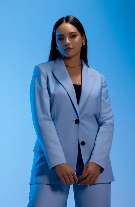 mulher arafed em um terno azul posando para uma foto, vestindo um terno azul claro, menina no terno, woman in business suit, com um fundo azul, menina em um terno, vestindo uma jaqueta azul, Foto promocional, Retrato no meio da foto, Jaqueta azul, vestindo...