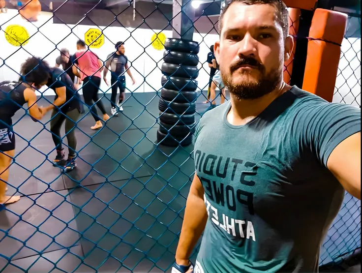 Theres a man standing in a cage with a bunch of people, Postura do MMA Southpaw, david rios ferreira, edu souza, Corpo de Ernest Khalimov, posando pronto para uma luta, inspirado em Nathan Oliveira, posando para uma luta intrincada, Pablo Oliveira, imagem ...