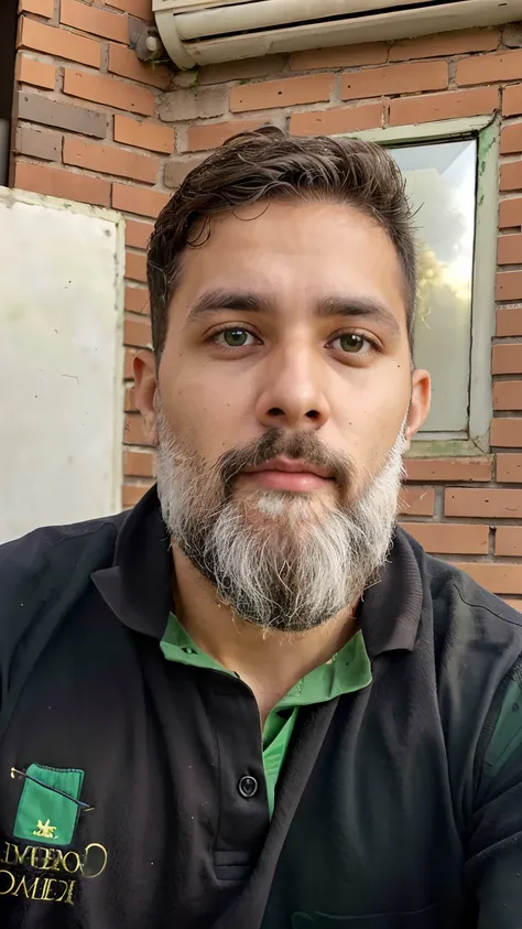 there is a man with a beard and a green shirt, david rios ferreira, Carmelo Blandino, Henry Alvim Correa, icaro carvalho, gui guimaraes, ástor alexander, ignacio fernandez rios, victor maristane, ignacio fernandez rios, luiz escanuela, andres rios