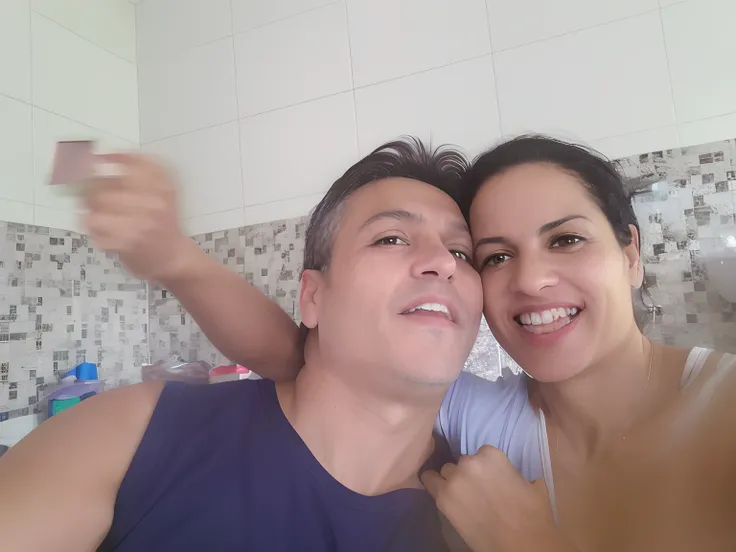 its two people taking a selfie in the bathroom, foto Selfie, iphone Selfie, Selfie apaixonada, Selfie!!!!!, 3 5 year brazilian mother, Selfie, momma and papa, Directed by: Nandor Soldier, Fotografia Selfie 8k, fotografia Selfie, Casal feliz, Selfie ruim, S...