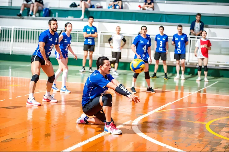 Rapaz de 26 anos, pele branca, olhos e cabelos castanhos, cabelo liso, 1,75m, jogando Voleibol de quadra, com camiseta azul