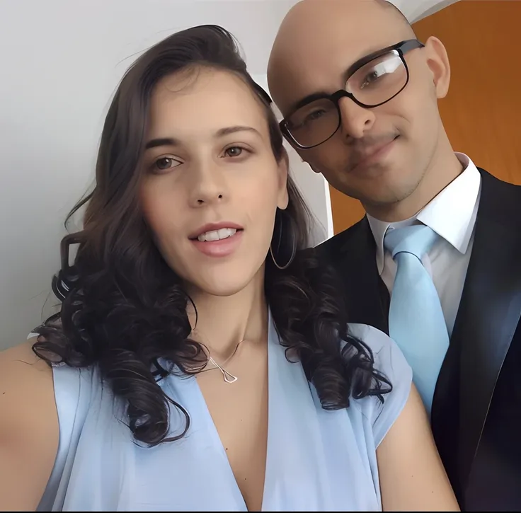 there is a man and woman posing for a picture together, foto do perfil, imagem de perfil, Casal feliz, Fotografia tirada em 2 0 2 0, foto de perfil headshot, retrato de casais, foto de perfil, foto retrato, retrato de casal, with nerdy glasses and goatee, ...