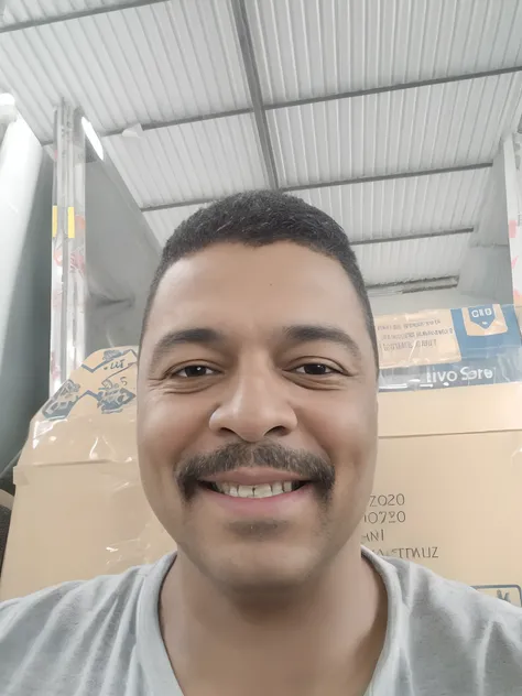 there is a man that is smiling for the camera, david rios ferreira, edu souza, salvador, ronaldo nazario fenomeno, Henry Alvim Correa, in sao paulo, profile picture, icaro carvalho, with mustache, 4 0 years old man, (38 years old), ronaldo nazario, avatar ...