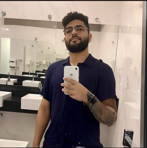 there is a man taking a selfie in a bathroom mirror, foto de perfil, taken in the early 2020s, imagem de qualidade muito baixa, caio santos, inspired by Antônio Parreiras, foto de perfil, daniel mirante, foto de perfil 1024px, Riyahd Cassiem, Sayem Reza, 2...