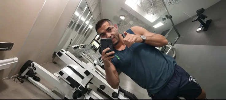 there is a man taking a picture of himself in a mirror, em uma academia, malhar, foto fit, workout, imagem de perfil, caio santos, andrea rocha, em forma, andres rios, Edon Guraziu, 🔞🤡, foto de perfil, icaro carvalho, Ronaldo Nazario Fenomeno, Amor, parte ...