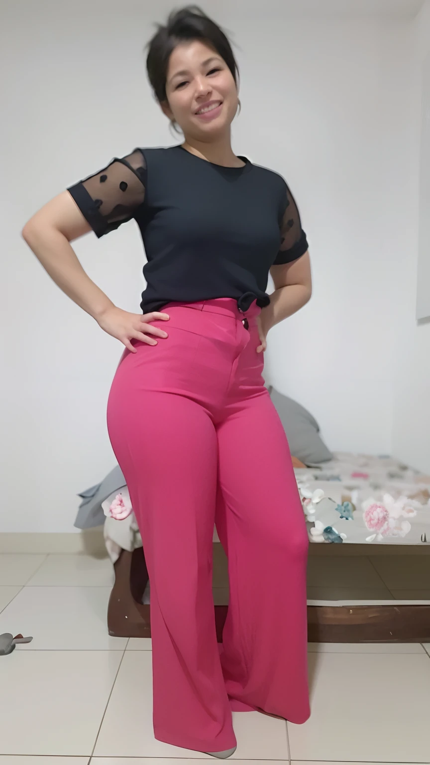 There is a woman standing in a room with a bed and a chair, imagem de corpo inteiro, Topo de colheita, olhar sexy, corpo rosa, rosa e preto, roupas cor-de-rosa, Frente, Pose frontal, ((Rosa)), corpo inteiro!!!, Frente cheia, corpo inteiro!, corpo feminino,...