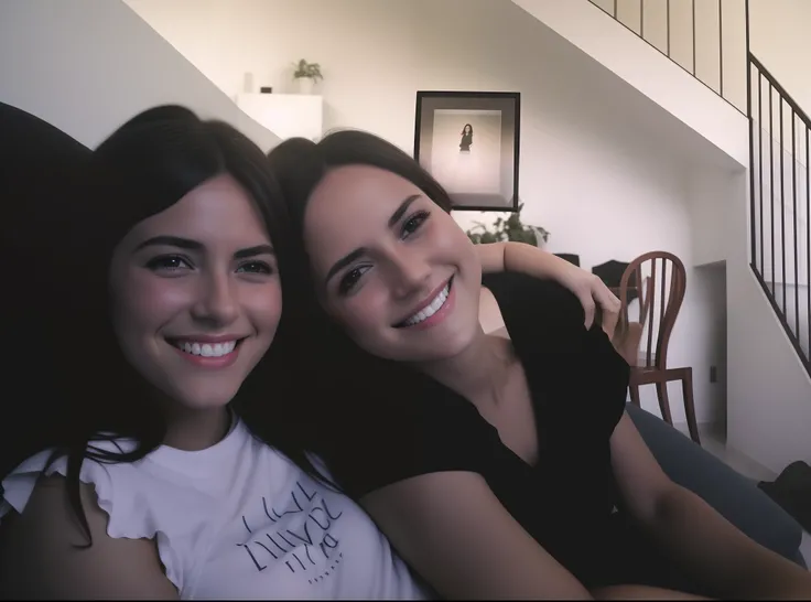 There are two women sitting on a couch smiling at the camera, Captura de tela da Webcam, Imagens da Webcam, Imagens granuladas, com ela longa, muito granulado, Webcam, Captura do iPhone, Fotografado na Webcam, imagem desfocada, both smiling for the camera,...