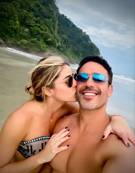 Theyre on the beach kissing, imagem de perfil, posando em uma praia com o oceano, Marischa Becker, they are in love, 4 5 I, delicioso, instagram post, na praia, foto de praia, Directed by: Nandor Soldier, na praia, holiday season, vacation photo, Directed ...