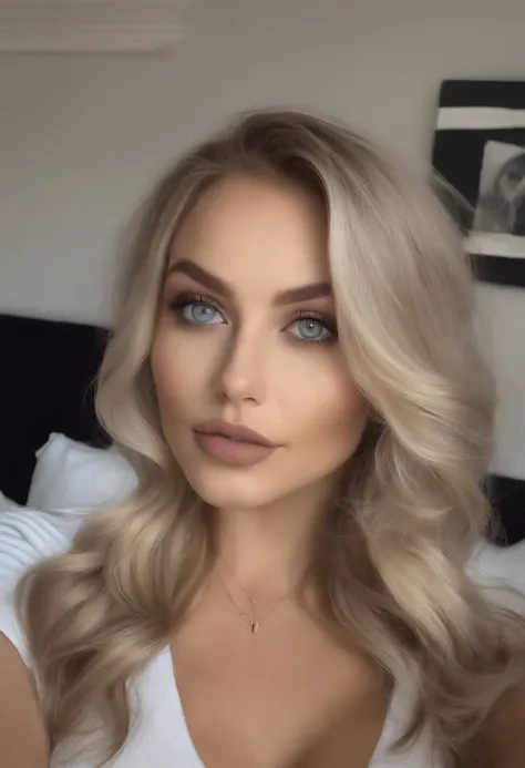 Femme Arafed complètement , fille sexy aux yeux bleus, ultra réaliste, Méticuleusement détaillé, Portrait Sophie Mudd, cheveux blonds et grands yeux, Selfie d’une jeune femme, Yeux de chambre, Violet Myers, sans maquillage, maquillage naturel, Regarder dir...