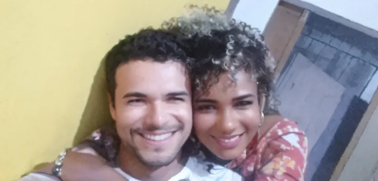 there is a man and woman that are hugging each other, Directed by: Nandor Soldier, Parece Fabiula Nascimento, Casal feliz, 3 5 year brazilian mother, Directed by: Willian Murai, caio santos, imagem de perfil, andrea rocha, Malika Favre, par, In Sao Paulo, ...