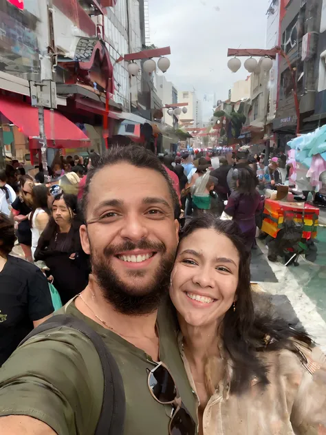 Theres a man taking a selfie with a woman next to him, Directed by: Nandor Soldier, andar de moto por uma rua, In Sao Paulo, Directed by: Felipe Seade, sao paulo, touring, 🔞🤡, São Paulo, david rios ferreira, 🤬 🤮 💕 🎀, na rua, Directed by: Benjamin Marra