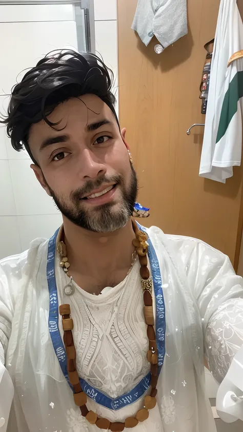 homem de araffe com barba e colar de contas, foto do perfil, leno os mane, wearing many medallions, imagem de perfil, wearing several pendants, david rios ferreira, imagem de qualidade muito baixa, vestindo trajes tradicionais, inspired by Antônio Parreira...