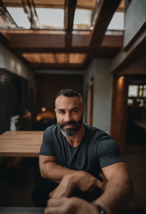 Homem com uma camisa cinza e uma camisa preta, david rios ferreira, Homem de 4 0 anos, selfie de um homem, imagem de perfil, cercando de 3 5 anos, Homens de 45 anos, foto selfie, Fotografia selfie 8k, 38 anos, 3 6 anos, album photo, selfie shot straight on...