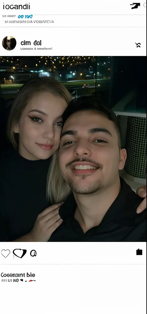 Casal sorridente, imagem um pouco escura