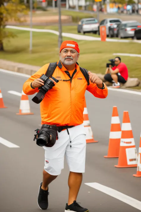 Theres a man whos walking down the street with a camera, foto jornalista, Foto profissional, professional photographie, Fotografia Profissional, Foto Profissional, Fotografia Paparazzi, boa fotografia, Foto 8K, Foto 8k, foto flash, foto profissional fina, ...