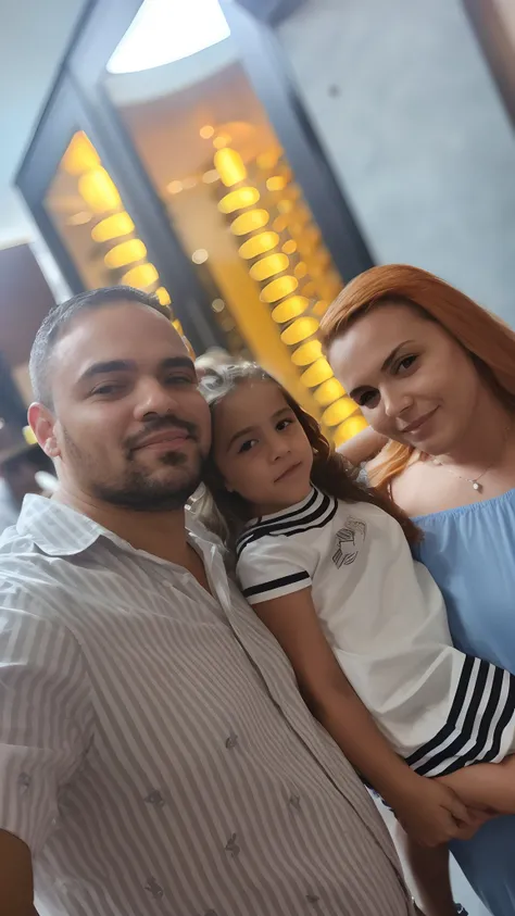 There is a man and a woman holding a child in a restaurant, imagem de perfil, imagem de qualidade muito baixa, foto do perfil, foto de perfil, Mulher de 30 anos, 3 0 anos de idade mulher, Family photo, foto de perfil, Fotografia selfie 8k, qualidade muito ...