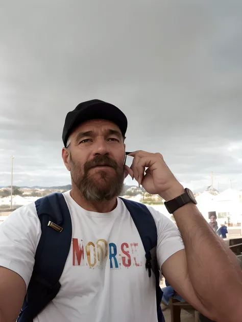 Theres a man with a beard and hat talking on his cell phone, Homem de 4 0 anos, Homens de 45 anos, david rios ferreira, Foto realista, Homem de 5 0 anos, 38 anos, victor maristane, 4 5 I, imagem de qualidade muito baixa, Fotografia selfie 8k, andres rios, ...