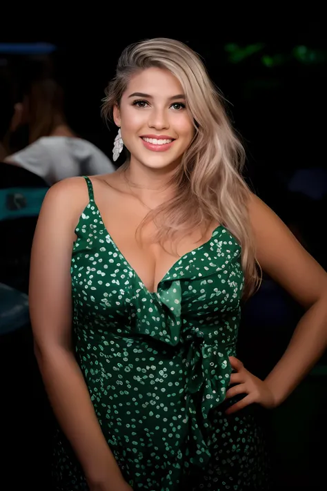 Blonde woman in green dress smiling at camera with other people in background, Malika Favre, Lorena Avarez, linda senhora, vestido verde, Caroline Gariba, fernanda suarez, Directed by: Nandor Soldier, by Amelia Peláez, vestido verde de corpo inteiro, Direc...