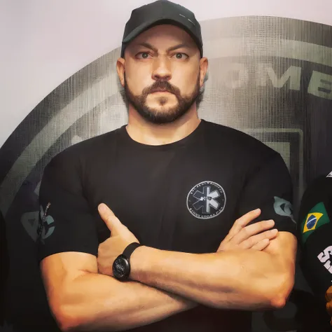 There is a man with a beard and cap with his arms crossed, Corpo de Ernest Khalimov, Andrey Surnov, Tomasz Strzalkowski, ástor alexander, Retrato de Ernest Khalimov, david rios ferreira, Sam Hyde, pronto para o combate, Tuomas Korpi e Wlop, Vitaly Bulgarov...