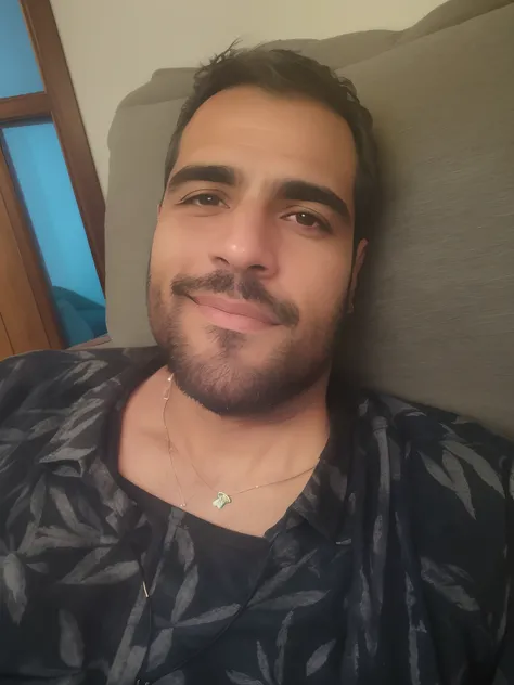 Man lying on a sofa with a necklace around his neck, 3 2 anos, Homem de 4 0 anos, david rios ferreira, 2 8 anos, 2 9 anos, icaro carvalho, 2 7 anos, caio santos, 38 anos, (38 anos), 3 6 anos, gui guimaraes