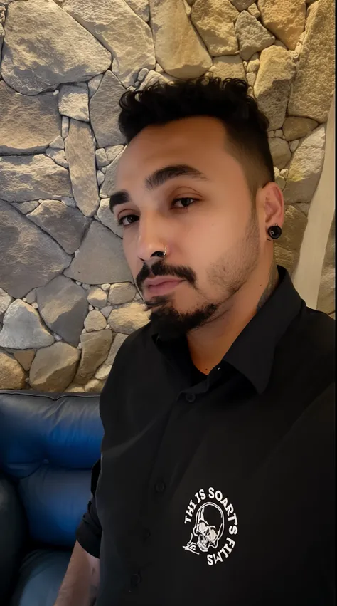 there is a man with a beard and a black shirt on, taken in the early 2020s, Streamer do Twitch / Jogador Ludwig, tomada em 2 0 2 0, com barba e camisa preta, Retrato no meio da foto, em torno de 1 9 anos, Retrato tirado 8 K, Postagem no Reddit, Masterpice,...