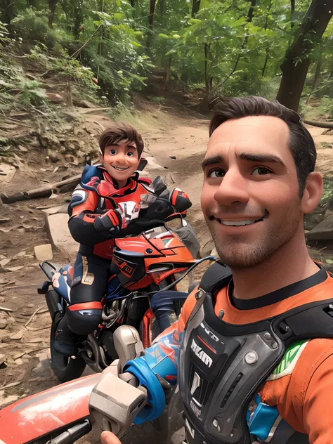 homem com roupa de motoqueiro, sorrindo para a camera