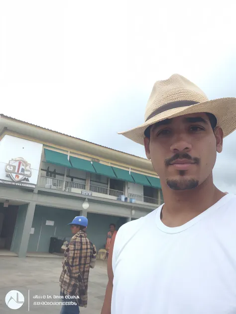 Theres a man wearing a hat in front of a building, david rios ferreira, Carmelo Blandino, taken in the early 2020s, martin sandiego, Potrait, homem bonito, zigor samaniego, Foto realista, imagem de perfil, Homem de 4 0 anos, Me ajuda, imagem de qualidade m...