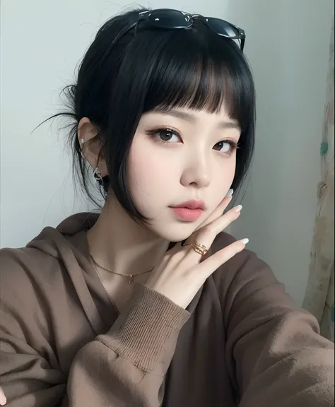 A closeup of a woman with a brown nightgown and sunglasses, Ela tem cabelo preto com franja, preto hime corte cabelo, cabelo arrumado com franja, Ulzzang, O corte Hime, Shikami, com franja completa, Chiho, young cute wan asian face, branco hime corte pente...