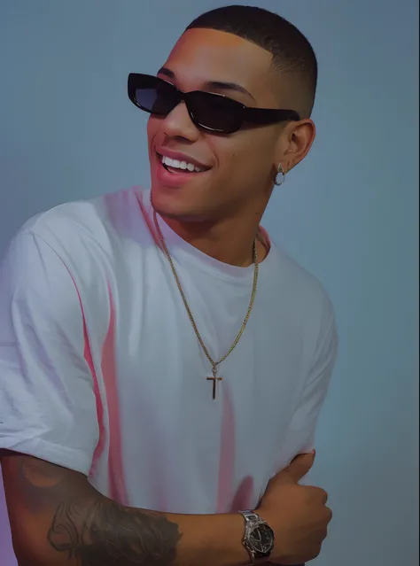 Man in white shirt and sunglasses while smiling, Coelho ruim, chave ainda, caio santos, aceso de lado, xxxtentacion, Marco Lense, suave em _ O pano de fundo, Foto de um ensaio promocional, No estilo de Tyler Mitchell, editado no photoshop, aesthetic shot, ...