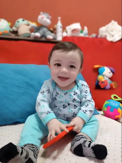 There is a baby sitting on a bed with a toy, 1614572159, Jose Miguel Romano Francisca, mateus 9 5, he is very happy, happily smiling at the camera, doce e inocente, fotografia, playful grin, sorrisinho, imagem interna, sorrindo brincando, by Amelia Peláez,...