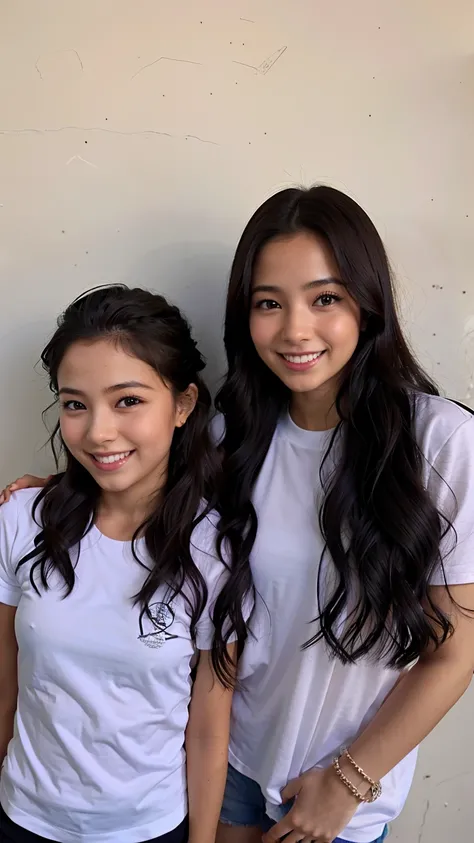 Two young women standing next to each other in front of a wall, modelagem para dulce e gabanna, Duas meninas, Beautiful girls, by Amelia Peláez, Isabela Moner, Rostos bonitos, both smiling for the camera, Malika Favre, foto de perfil, sisters, meninas fofa...