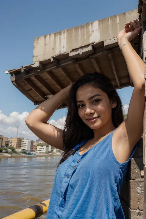 mujer con mirada sonriente, sentada en un rio mirando el cielo.