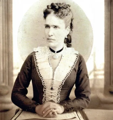 an old photo of a woman with a braid in her hair, Margarida Watts Hughes, Foto de uma mulher, Martha Greta Kempton, Elizabete Jane Gardner, 1 8 8 0 s fotografia, georgia anne muldrow, 1850, 1 8 5 0, tirada em meados de 1800, Cornelia Geppert, Generate an i...