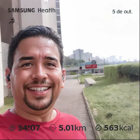 smiling man in a red shirt in front of a building, In Sao Paulo, Fotografia selfie 8k, Tomado com Sony Alpha 9, album photo, # Oc, #Oc, com um parque ao fundo, com uma cidade em segundo plano, São Paulo, foto de perfil, foto modo retrato, 5k, 5 mil, foto d...