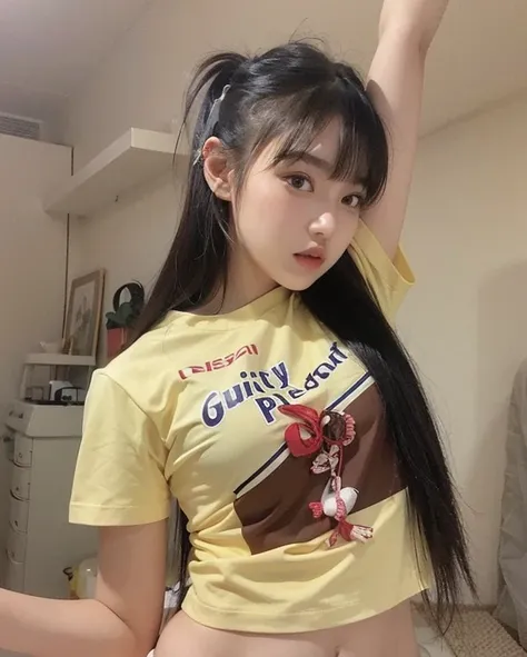 Hay una mujer que posa para una foto con una camiseta amarilla., ulzzang, con flequillo completo, Foto de Slim Girl, Chica coreana, Pelo largo con flequillo, flequillo largo y recto, con flequillo, Cabello largo con flequillo completo, Chica joven y linda,...