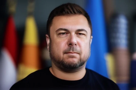 Bearded、Close-up of a man wearing a black shirt, Rutkovsky, Volodymyr Zelensky, Matteo Salvini, Ivan laliashvili, Rya Bobychev, Vsevolod Ivanov, Mircea Susiu, Bogdan Reznenko, Aykut Aydogdu, Anton Migurko