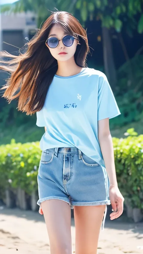 age19、kawaii、Light blue T-shirt、hotpants、semi long hair、Walking along the sandy beach。