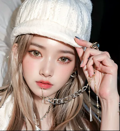 Chica arafed con un sombrero blanco y un collar sosteniendo un anillo., Parque Roseanne de Blackpink, ulzzang, Lalisa Manoban de Blackpink, Lalisa Manobal, Wan adorable cara coreana, Retrato de Jossi de Blackpink, Jossi de Blackpink, con pelo largo blanco,...